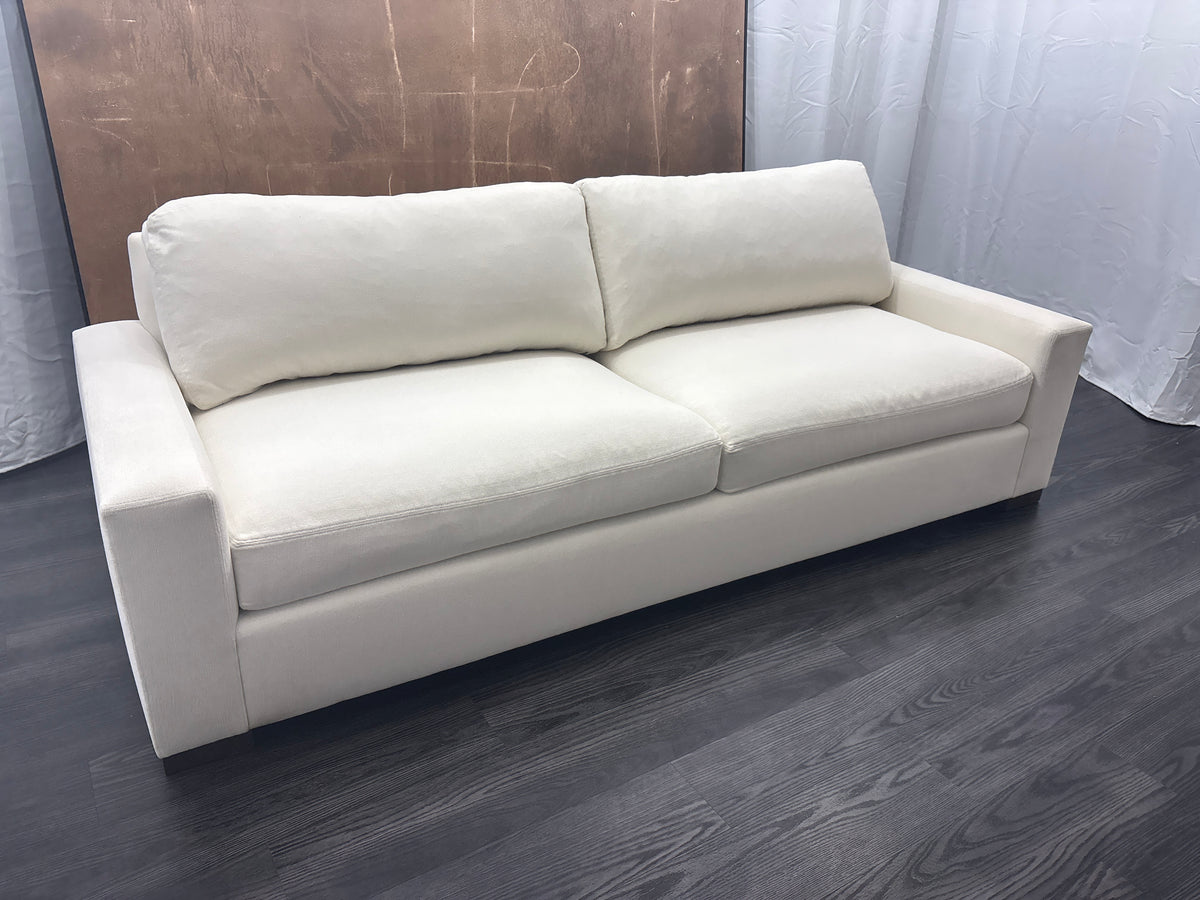 RH Restoration Hardware Maxwell 2-Cushion Sofa
8' | Classic 40" Depth | Down-Feather Fill | Performance Linen Weave | Natural