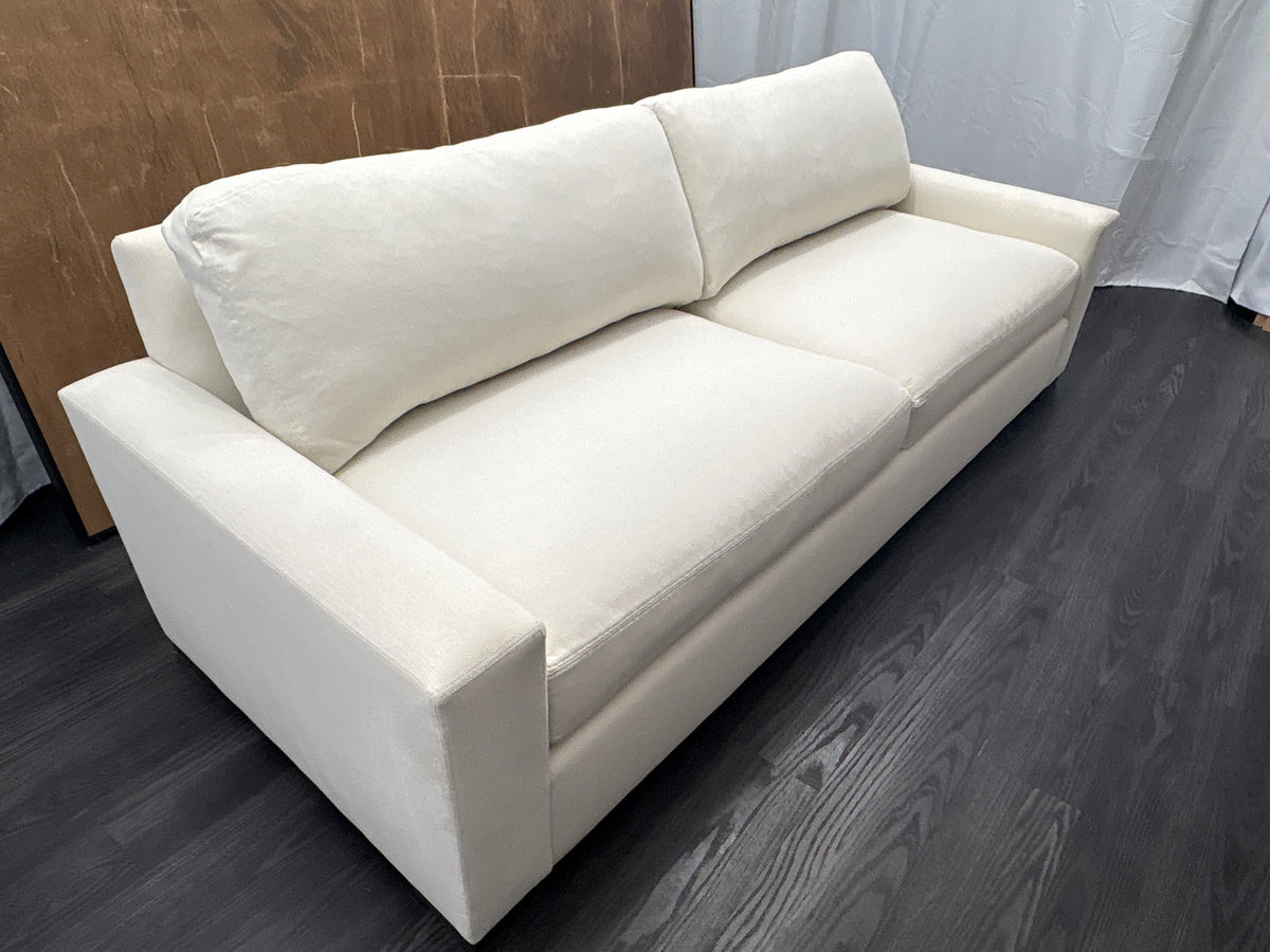 RH Restoration Hardware Maxwell 2-Cushion Sofa
8' | Classic 40" Depth | Down-Feather Fill | Performance Linen Weave | Natural