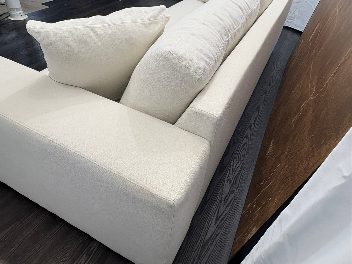 RH Bella 2-Cushion Sofa – 9' Classic Depth - Performance Linen Weave | Natural | Made in Italy