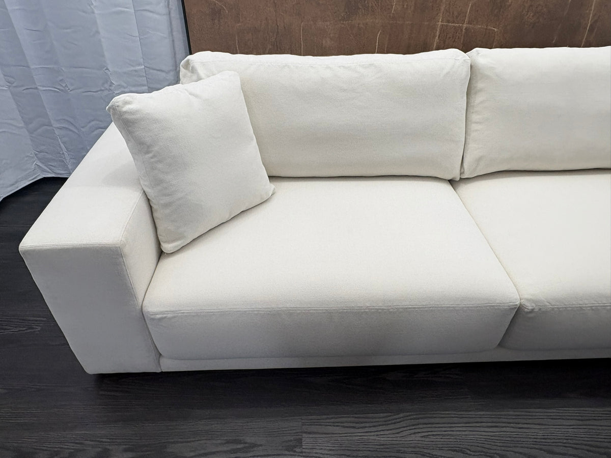 RH Bella 2-Cushion Sofa – 9' Classic Depth - Performance Linen Weave | Natural | Made in Italy