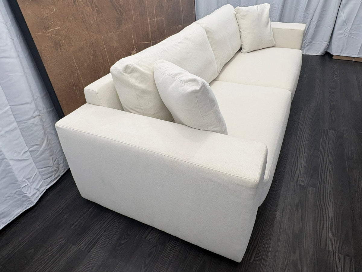 RH Bella 2-Cushion Sofa – 9' Classic Depth - Performance Linen Weave | Natural | Made in Italy