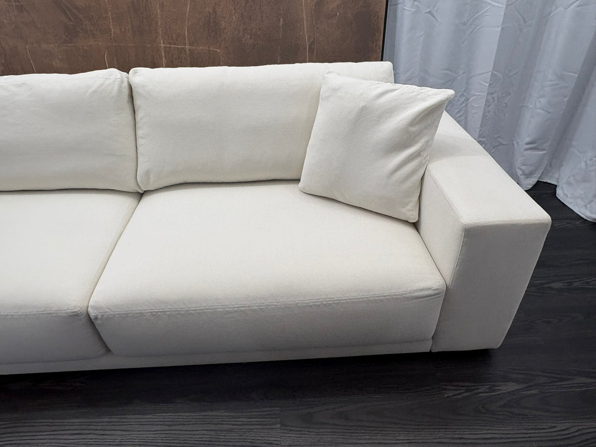 RH Bella 2-Cushion Sofa – 9' Classic Depth - Performance Linen Weave | Natural | Made in Italy