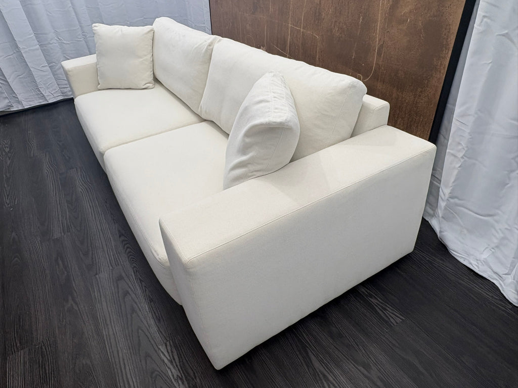 RH Bella 2-Cushion Sofa – 9' Classic Depth - Performance Linen Weave | Natural | Made in Italy