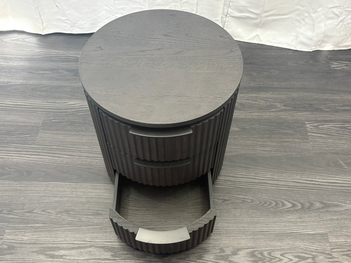 RH Byron Closed Bedside Table – 20"