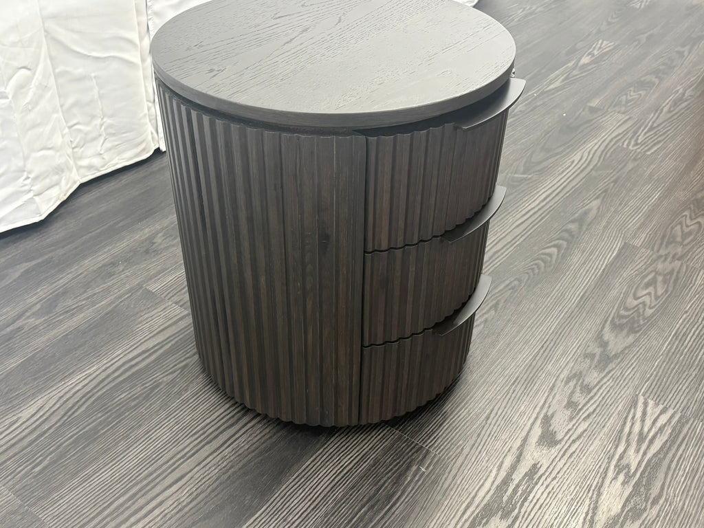 RH Byron Closed Bedside Table – 20"