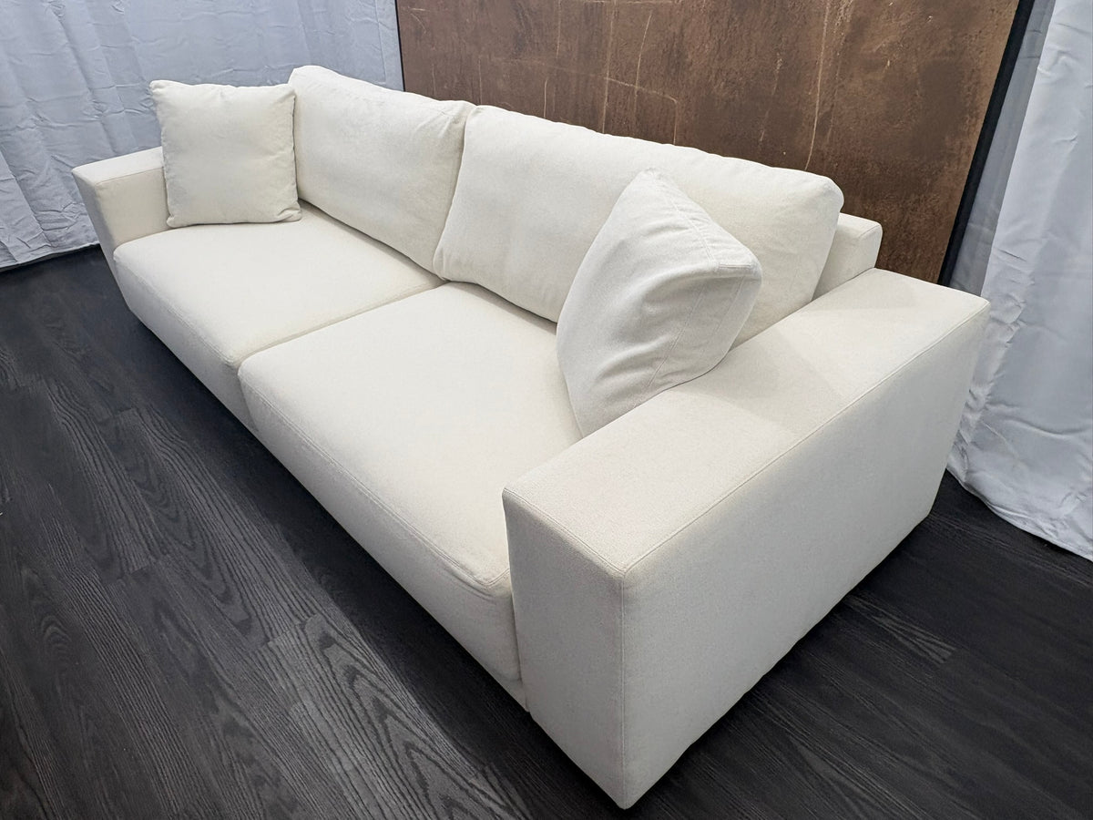 RH Bella 2-Cushion Sofa – 9' Classic Depth - Performance Linen Weave | Natural | Made in Italy