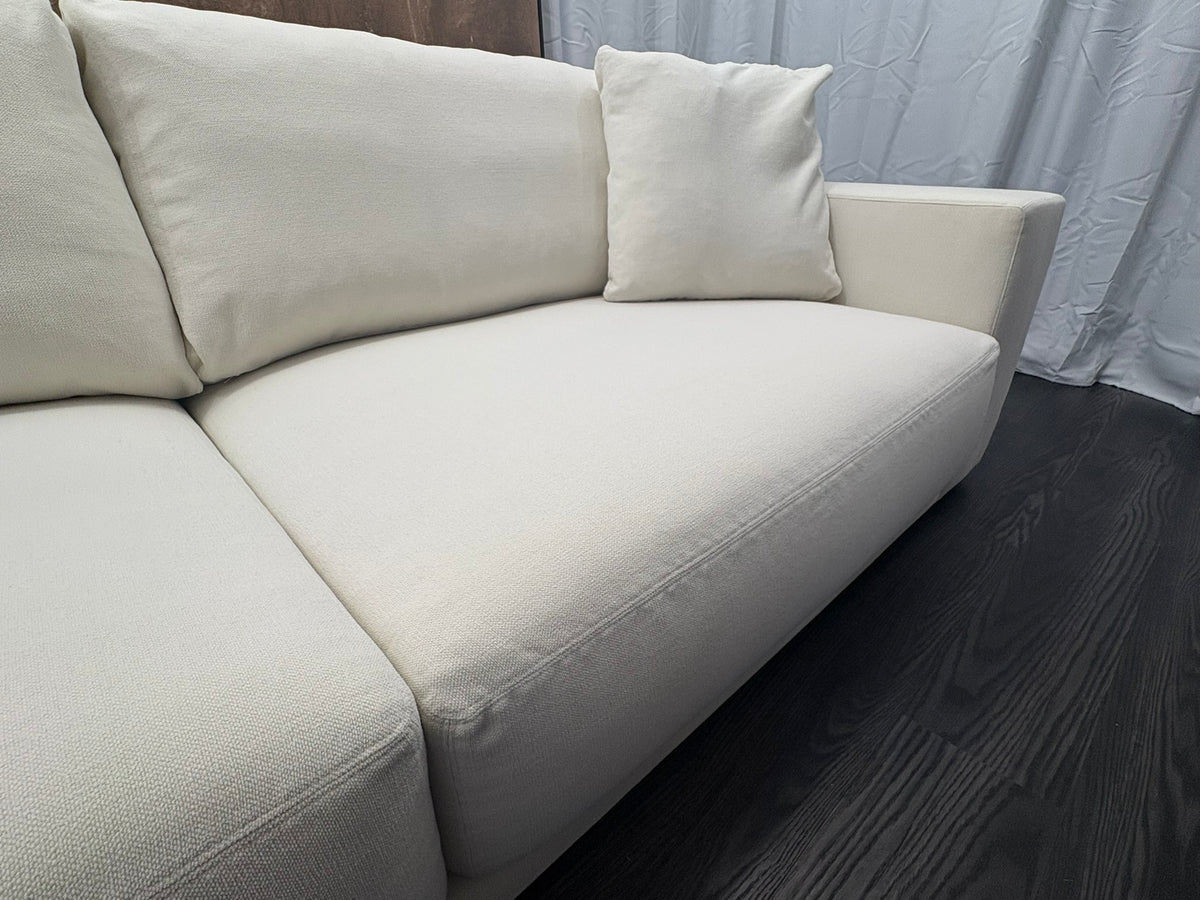 RH Bella 2-Cushion Sofa – 9' Classic Depth - Performance Linen Weave | Natural | Made in Italy