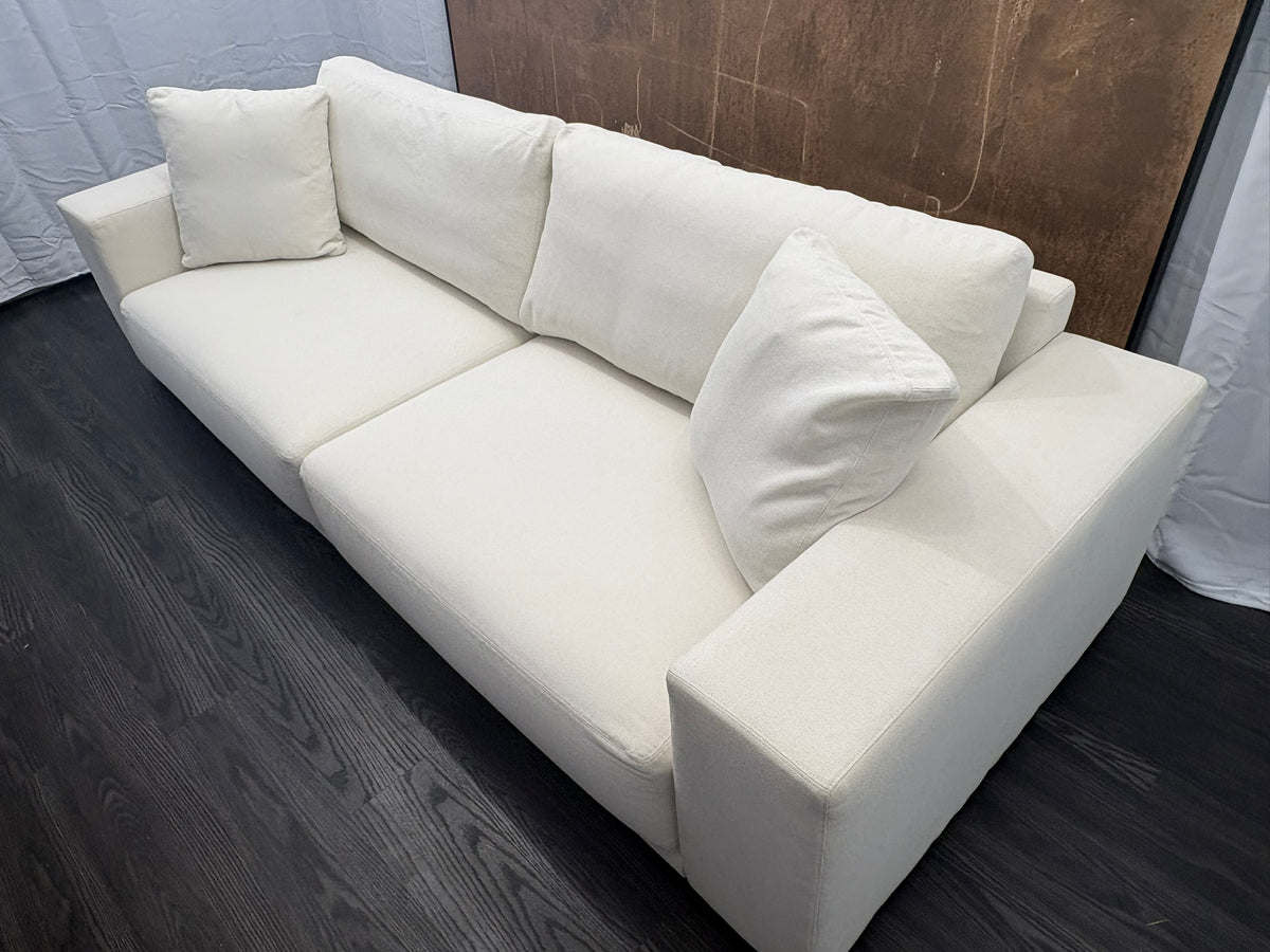 RH Bella 2-Cushion Sofa – 9' Classic Depth - Performance Linen Weave | Natural | Made in Italy